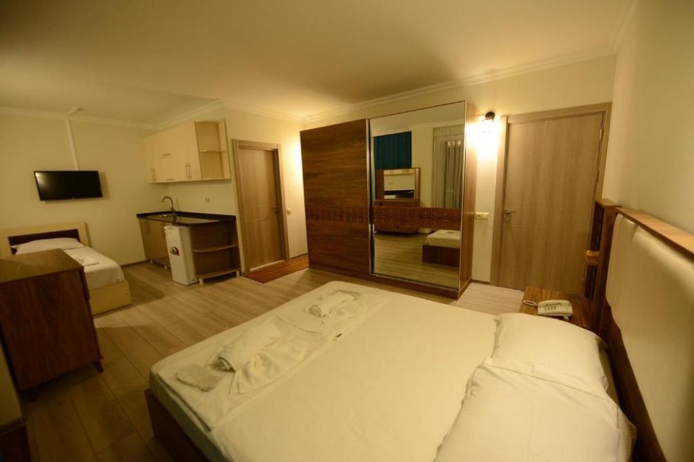 Family Studio, Aristocrat 4*