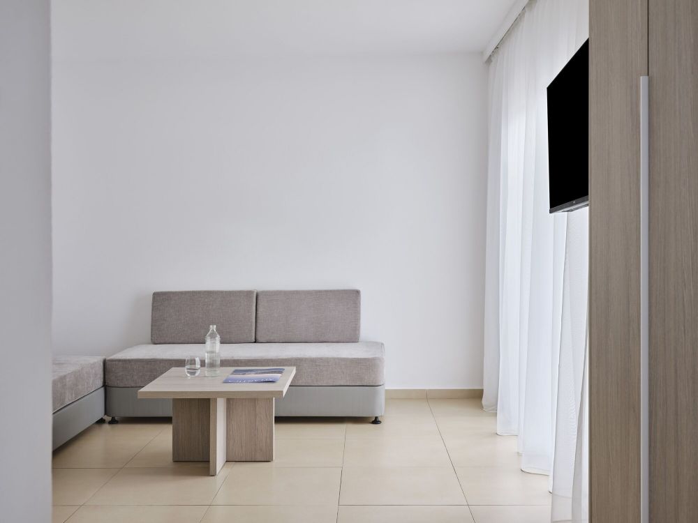 One-Bedroom Suite With Sea View, MarisMare Apartments 2*