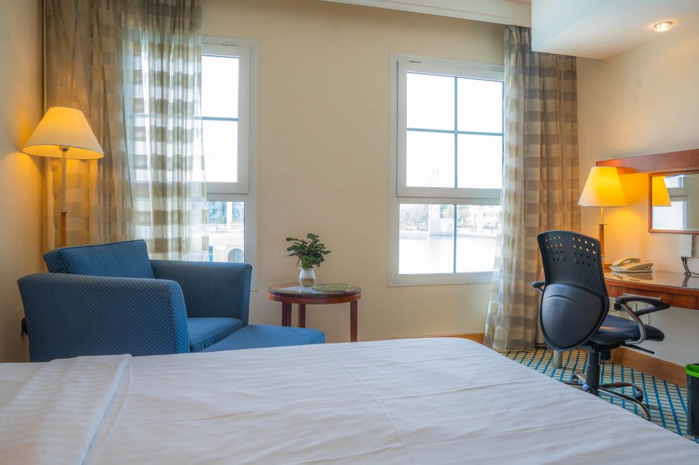 Deluxe Room, Millennium Lakeview Hotel (ex. Copthorne Lakeview Hotel) 4*