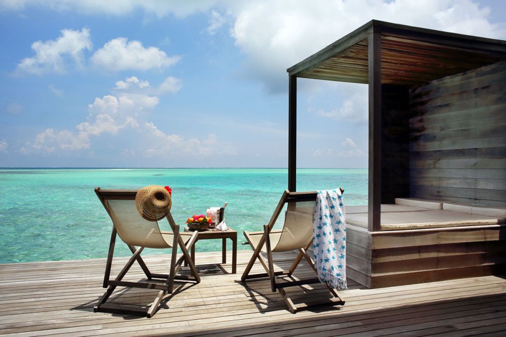 Overwater Deluxe Villa, Gangehi Island Resort 5*