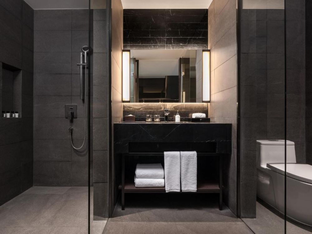 One-Bedroom Suite with River View - Lounge Access, Crowne Plaza Danang City Center 5*