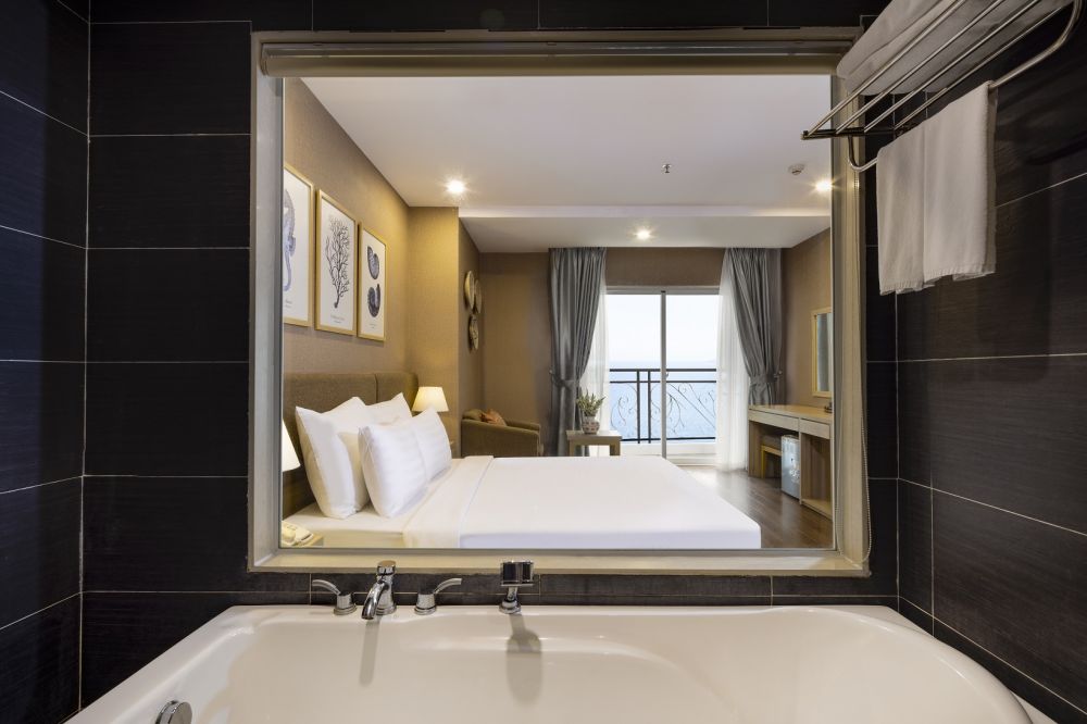 Deluxe Sea View with Balcony, DB Hotel Nha Trang 3+