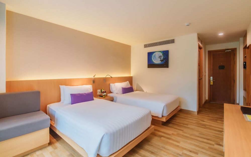 Executive Room - Pool View, The Lunar Patong 4*
