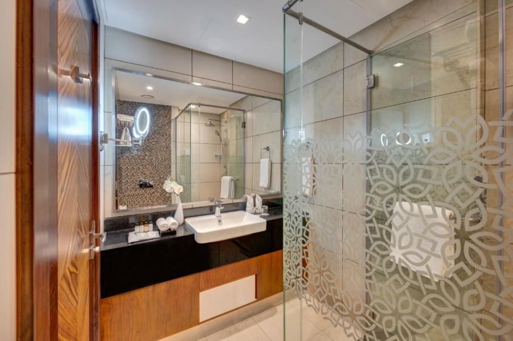 One Bedroom City View/ Canal View, Royal Continental Suites 4*