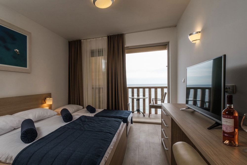 Family Studio, Poseidon 4*