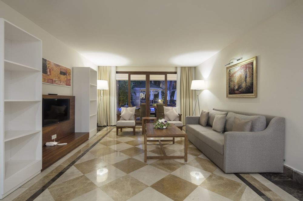 Lagoon Family Deluxe (Swim-Up Sharing Pool), Nirvana Mediterranean Excellence 5*