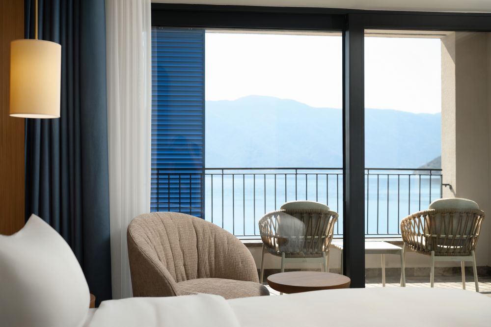 Classic Room Sea View with 1 double bed, Mövenpick Hotel & Residences Teuta Kotor Bay 5*