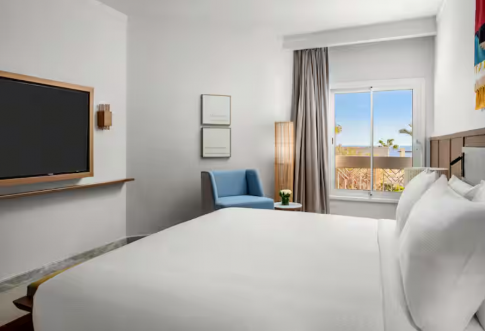 Beachside Premium Suite PV/SV, Doubletree By Hilton Sharm Bay Resort Mountain Side 4*