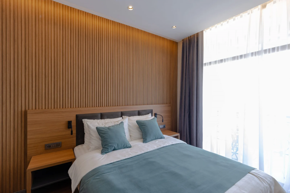 Standard Twin(City View/Back View), Monarch 4*