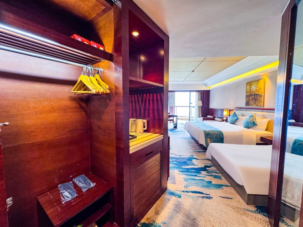 Luxury OV/ Luxury OV Family, Sanya Marina Sea View Hotel (ex.Marina Spa Hotel Sanya) 4*