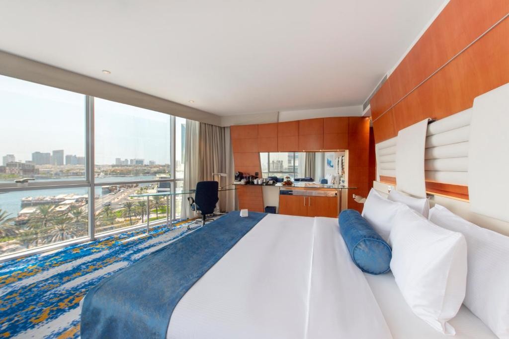 Premier Waterfront, Mövenpick Dubai Creek (ex. Golden Sands Hotel Creek) 5*
