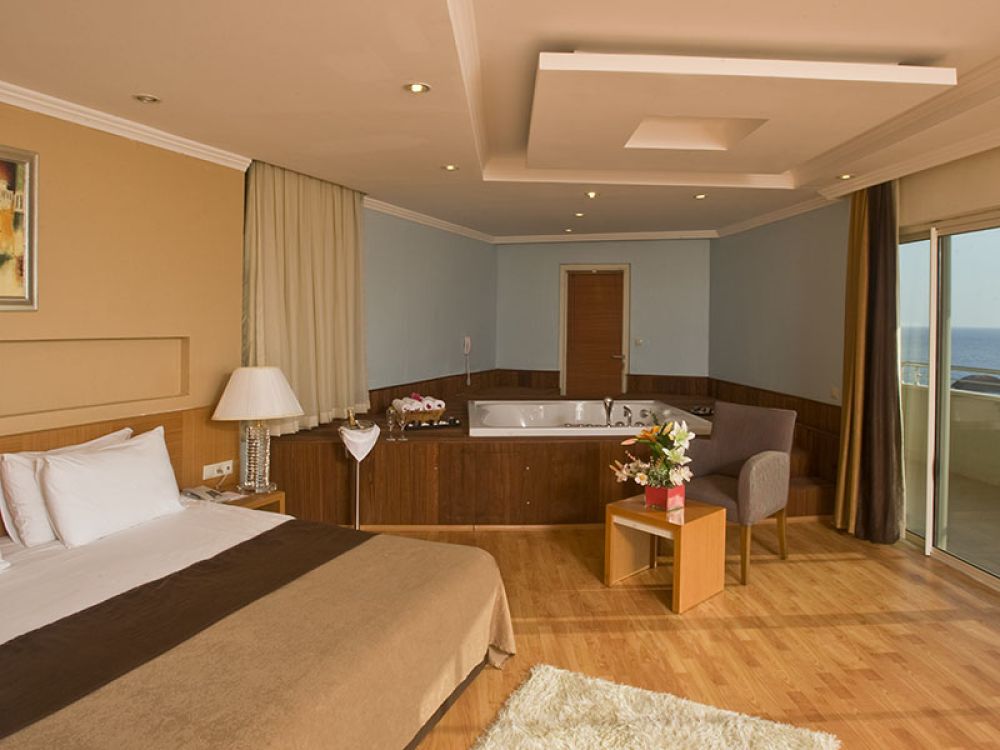 Honeymoon Suite ROH, Crystal Admiral Aqua Collection (ex. Crystal Admiral Resort Suites & Spa) 5*
