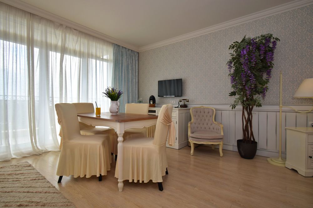 Studio, Therma Palace 5*