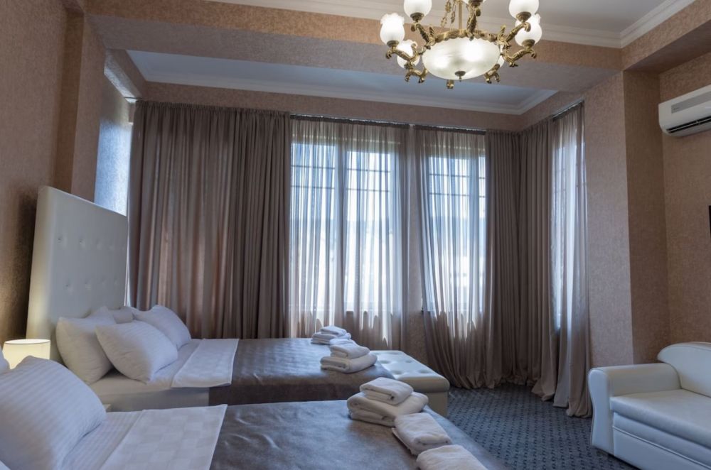 Quadriple City View, Piazza Tbilisi 3*