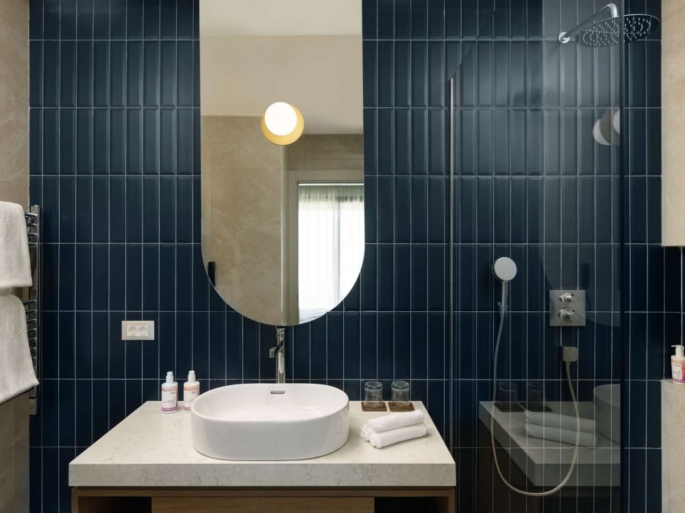 Deluxe Apartment with 3 Bedrooms  | 1 king size bed, 1 double bed and 2 single beds, Mövenpick Hotel & Residences Teuta Kotor Bay 5*