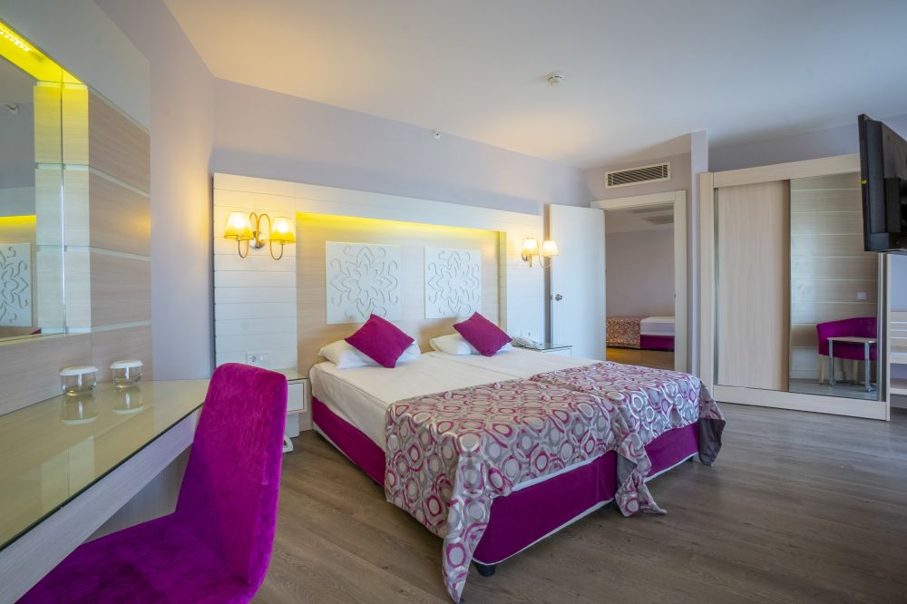 Family Room LV/SV, Sunmelia Beach 5*