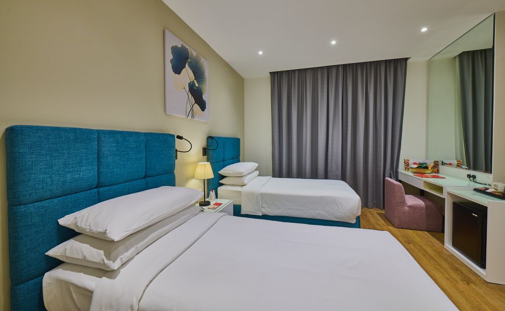 Deluxe Room, Ramada Hotel & Suites By Wyndham Jbr (ex. Hawthorn Suites) 4*