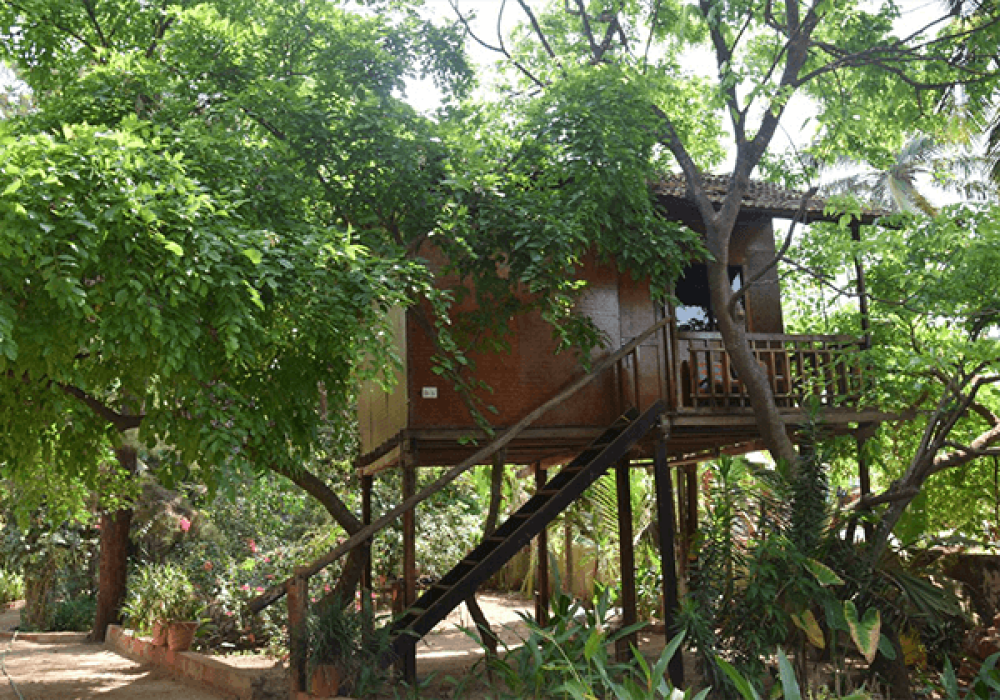 Treehouse Huts On The Beach With Attached Toilet/Bathroom AС, Goan Cafe Beach Resort 