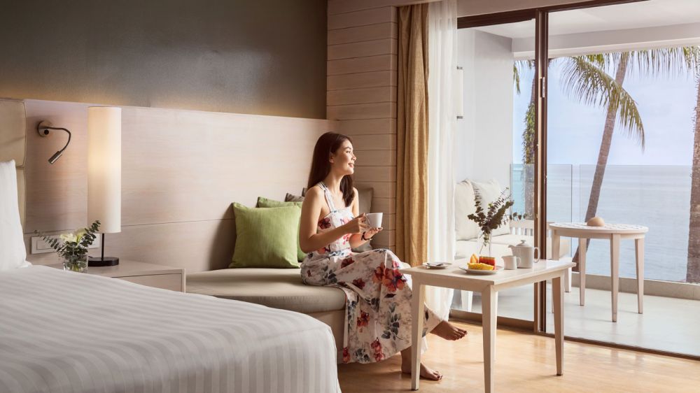 Deluxe Ocean Front Balcony (Ocean Front Wing), Amari Phuket 5*