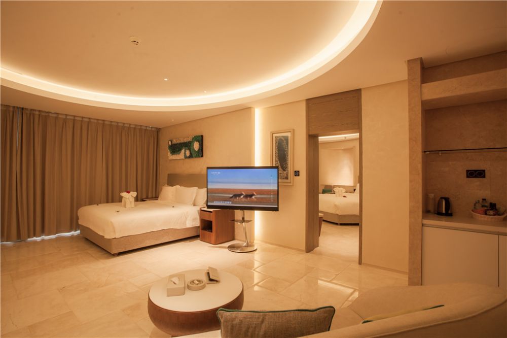 Panorama Ocean View Suit (Two King Beds Room), Phoenix Island Resort Sanya 5*