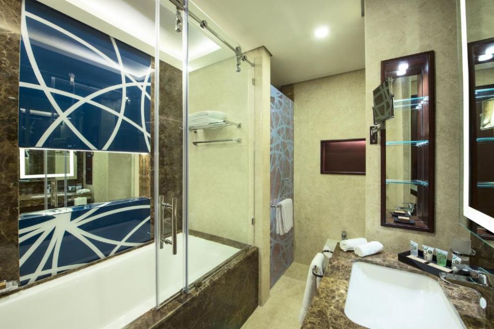 Deluxe Room, Grand Mercure Business Bay (ex. Gulf Court Hotel Business Bay) 4*