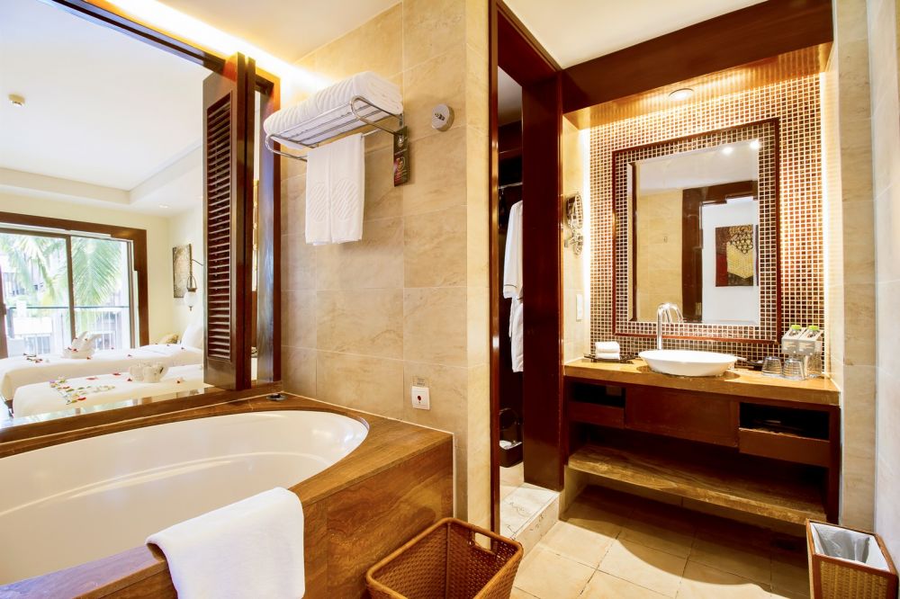 Deluxe Pool View Room, Pullman Sanya Yalong Bay Resort & Spa 5*