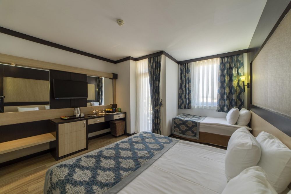 Legend Room, Amon Hotels 4*