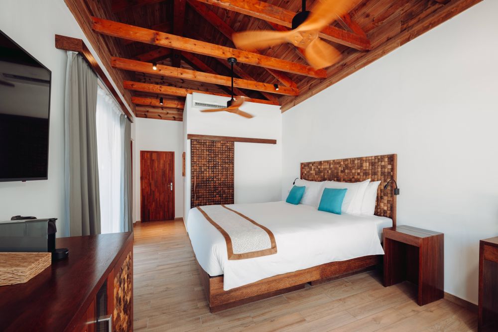 Four Bedroom Beach Pool Residence, Kuredhivaru Resort and Spa (ex.Movenpick Resort Kuredhivaru) 5*