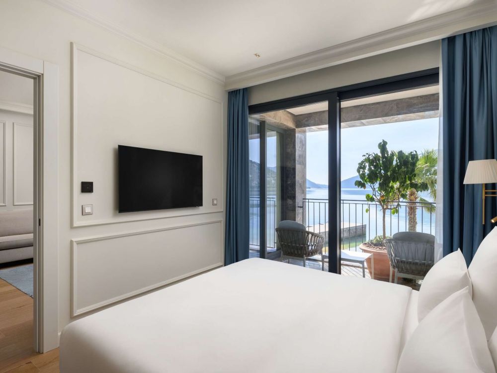 Deluxe Apartment Sea View with 1 Bedroom | 1 double bed and sofa, Mövenpick Hotel & Residences Teuta Kotor Bay 5*