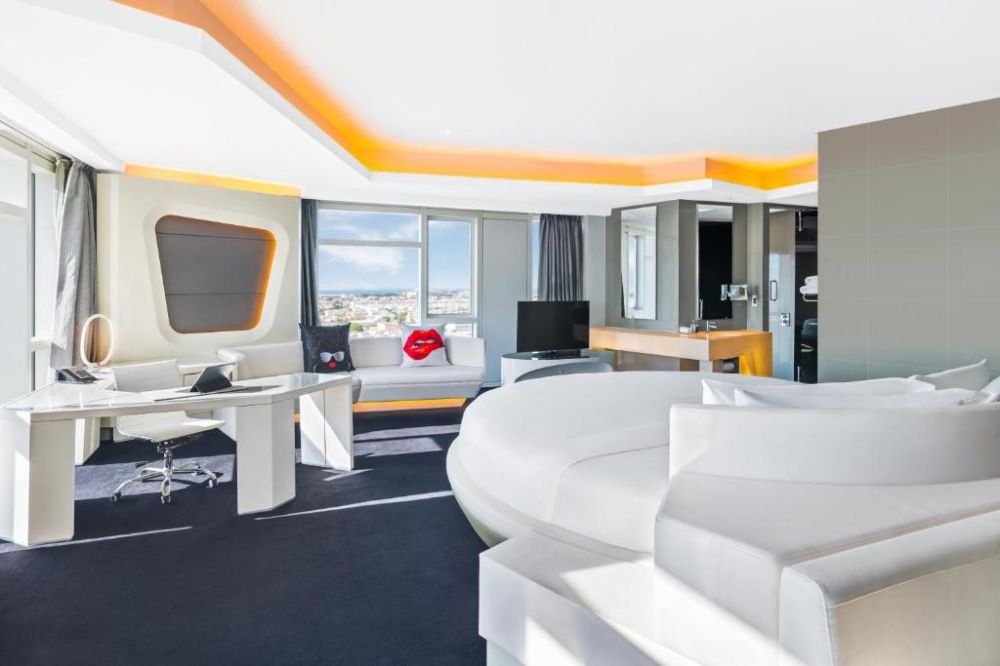Round Bed Valor Suite, V Hotel Curio Collection by Hilton (Adults Only 18+) 5*