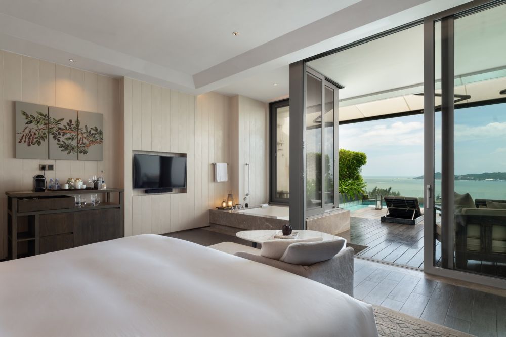 Panoramic Ocean View Pool Room, Rosewood Sanya 5*