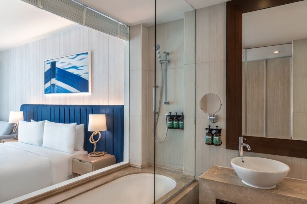 Standard Plaza View, Crowne Plaza Abu Dhabi Yas Island 5*