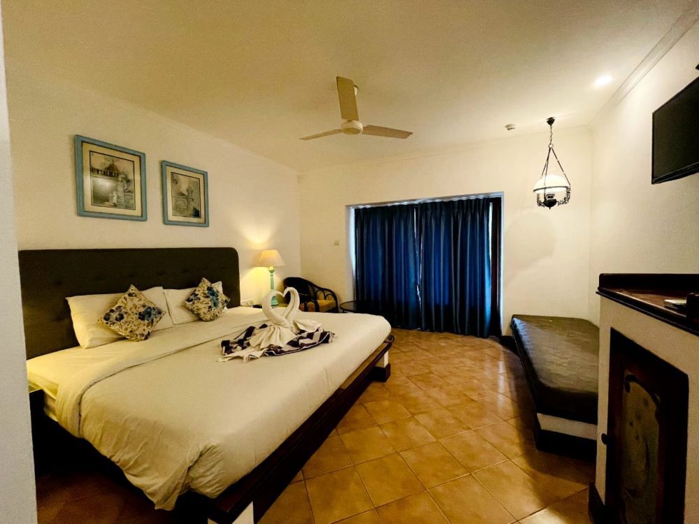 Deluxe (AC Room), Coconut Grove Resort 4*