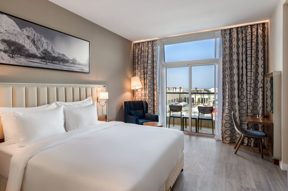Standard Room with Balcony Pool View, Radisson Resort Ras Al Khaimah, Marjan Island 4*
