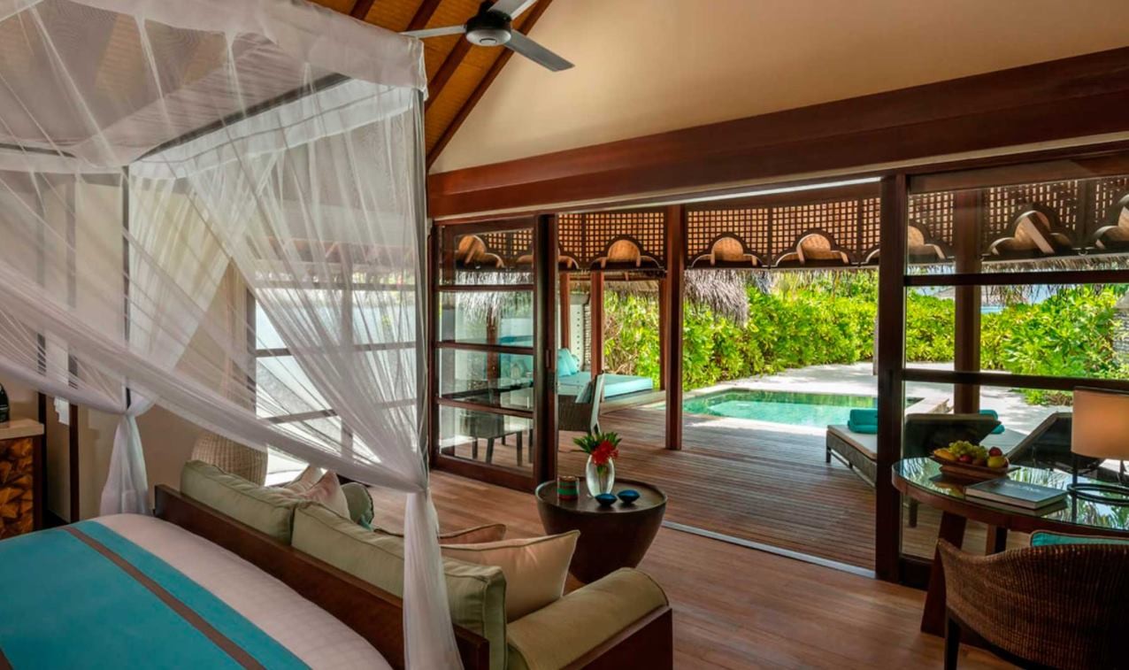 Sunrise Family Beach Bungalow with Pool/ Sunset Family Beach Villa with Pool, Four Seasons Kuda Huraa 5*