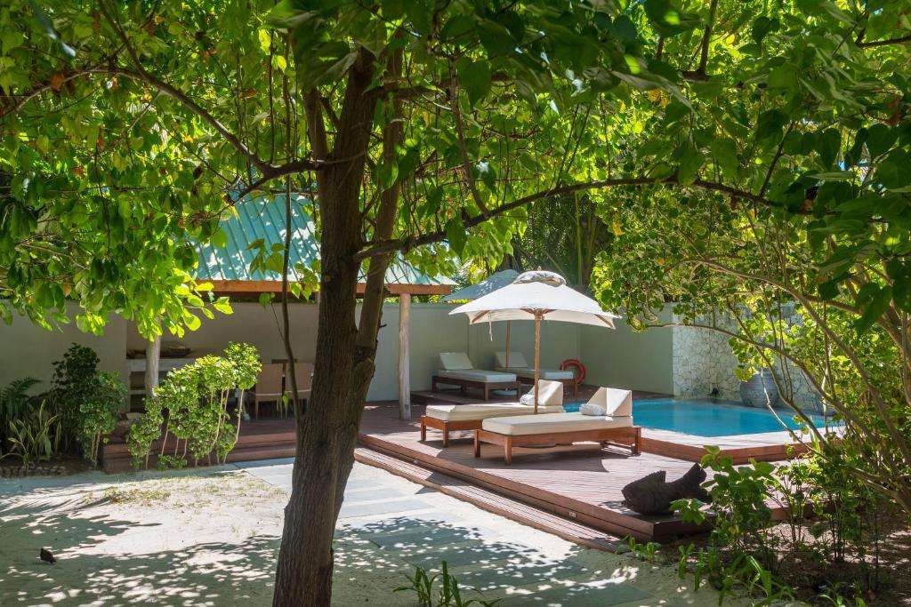 Beach Villa, Denis Private Island 5*