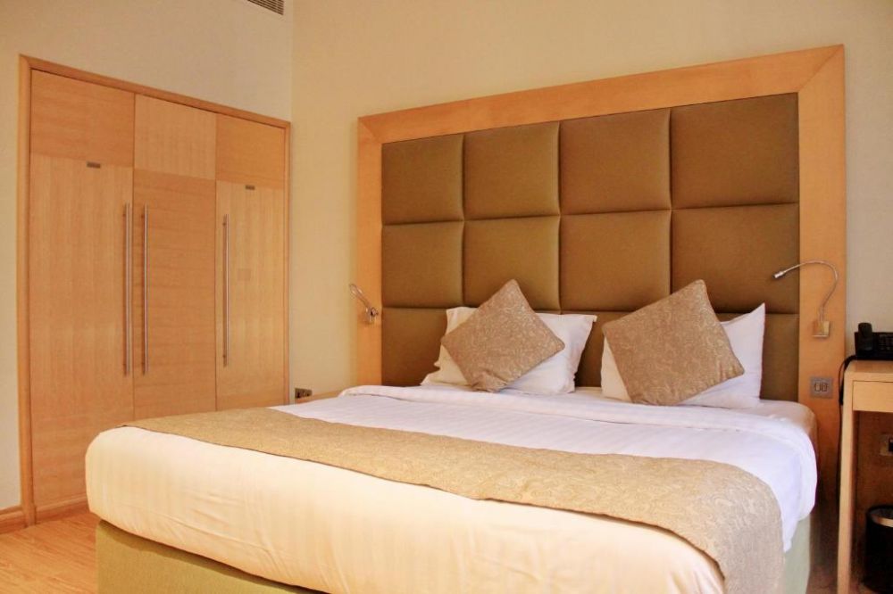 Superior Room (Standard Room), The Leela Hotel 4*