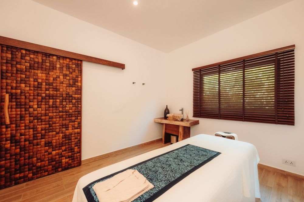 Four Bedroom Beach Pool Residence, Kuredhivaru Resort and Spa (ex.Movenpick Resort Kuredhivaru) 5*