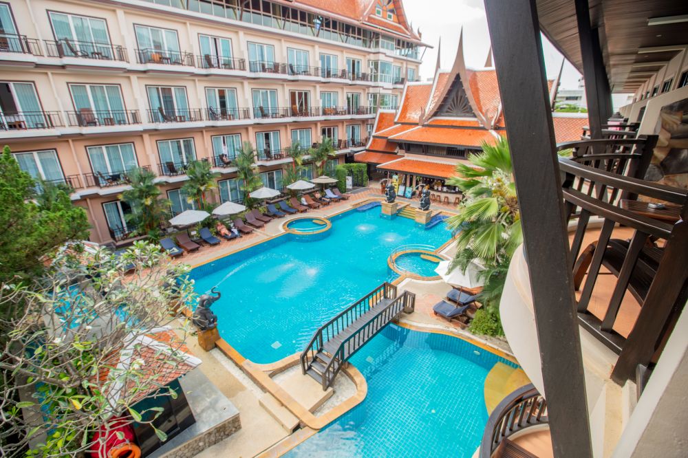 Deluxe PV, Nipa Resort 4*
