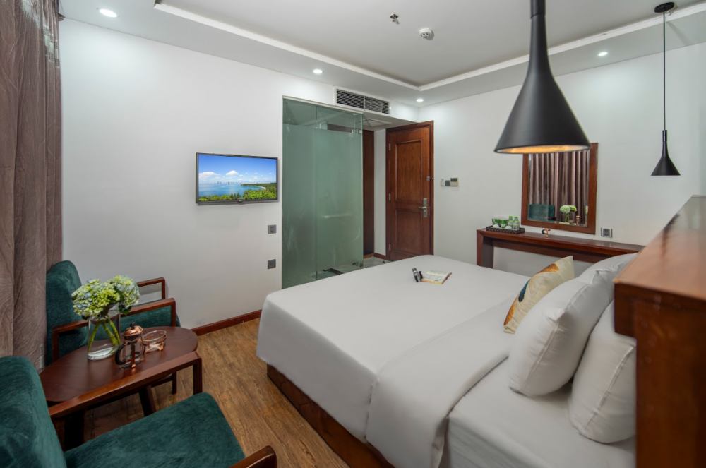 Standard Room DBL/TRPL, Crystal Hotel Danang 3*