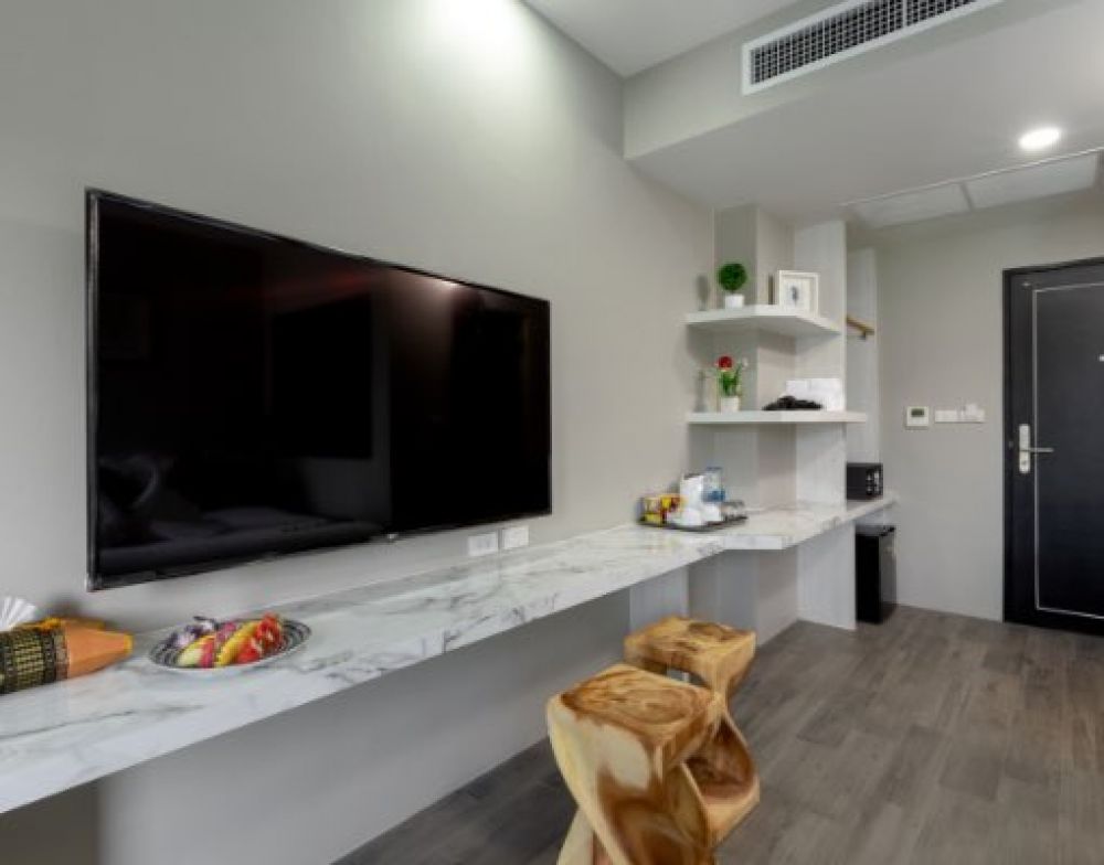 Deluxe Mountain View/ Sea View, Triple L Hotel Patong 4*