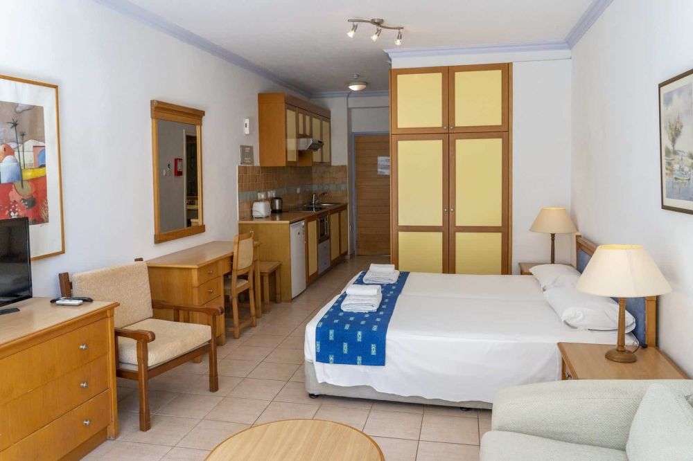 Studio Apartment, Paphos Gardens Hotel 3*