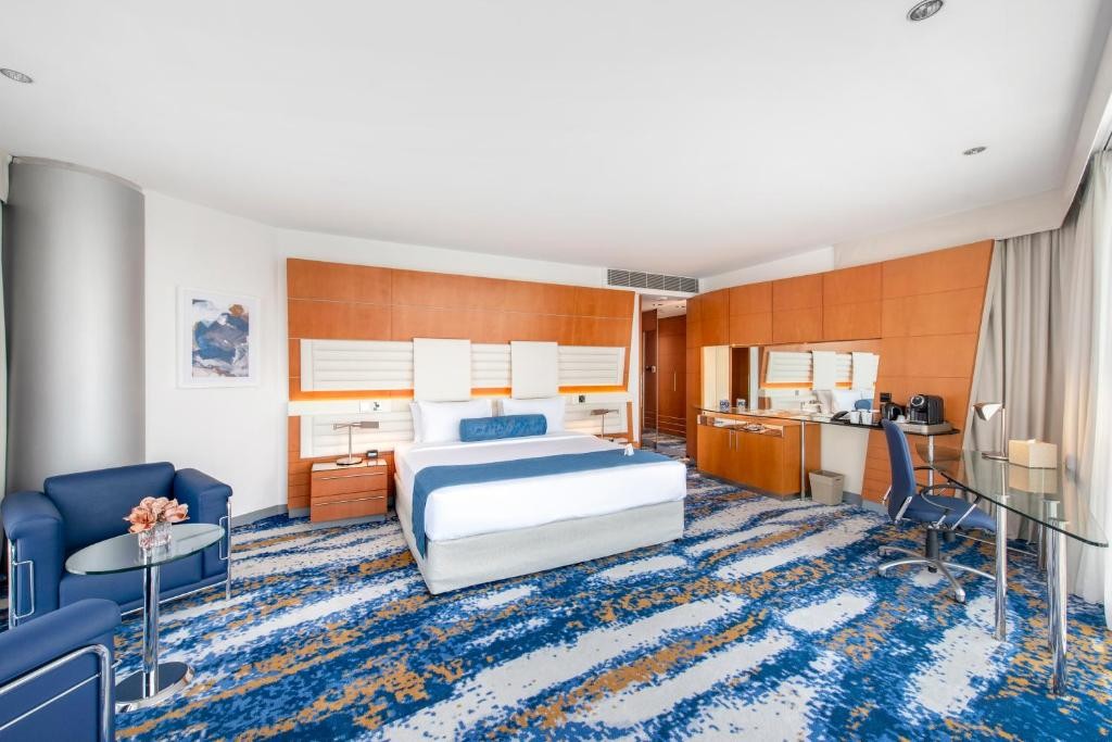 Premier Waterfront, Mövenpick Dubai Creek (ex. Golden Sands Hotel Creek) 5*