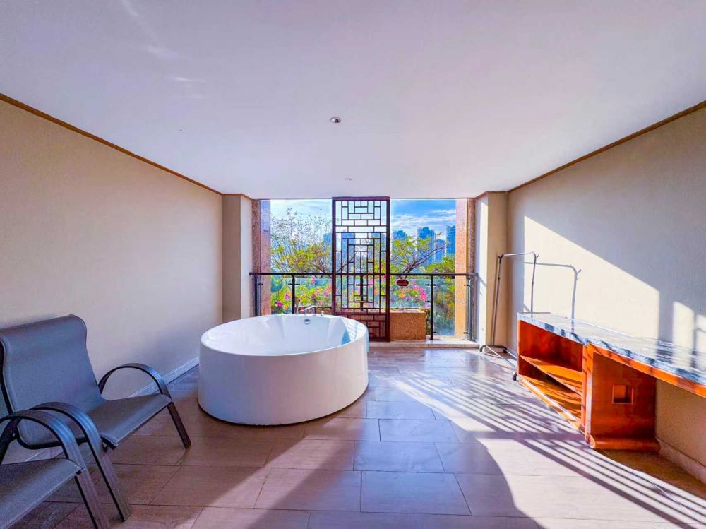 Sea View Family Room, Four Seasons Ocean Courtyard 4*