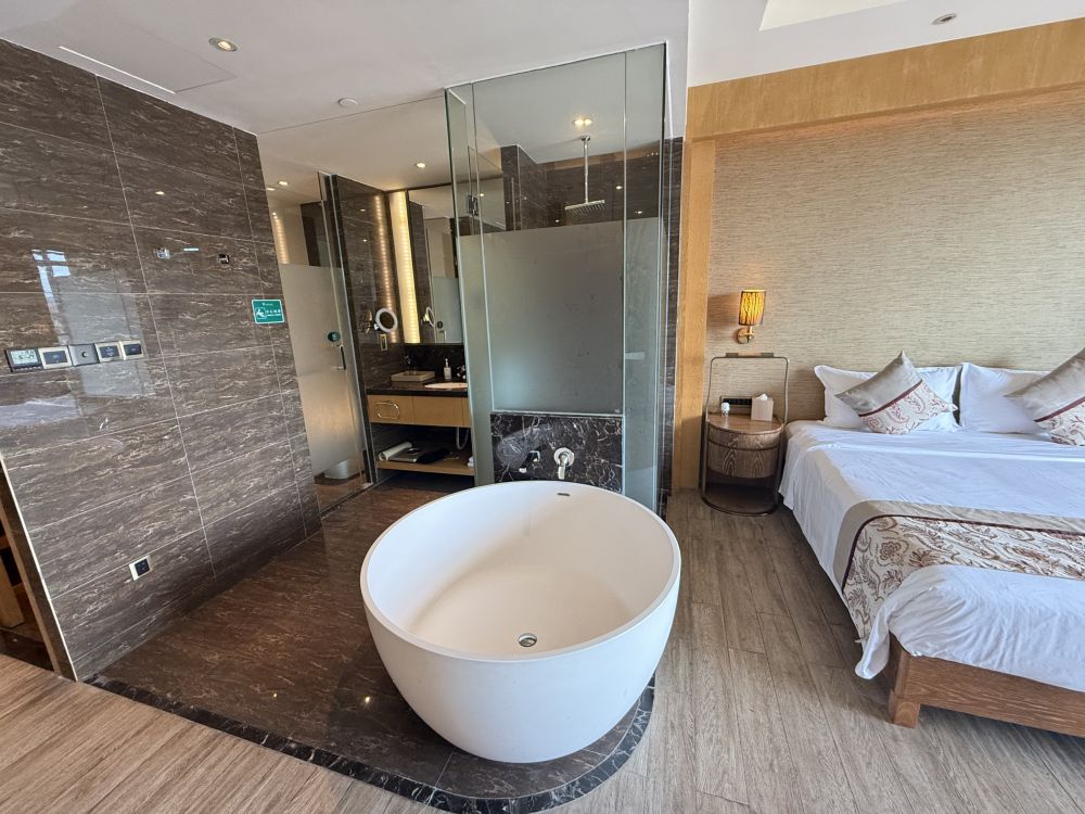 King Superior Room, Mangrove Tree Resort World Sanya Bay 5*