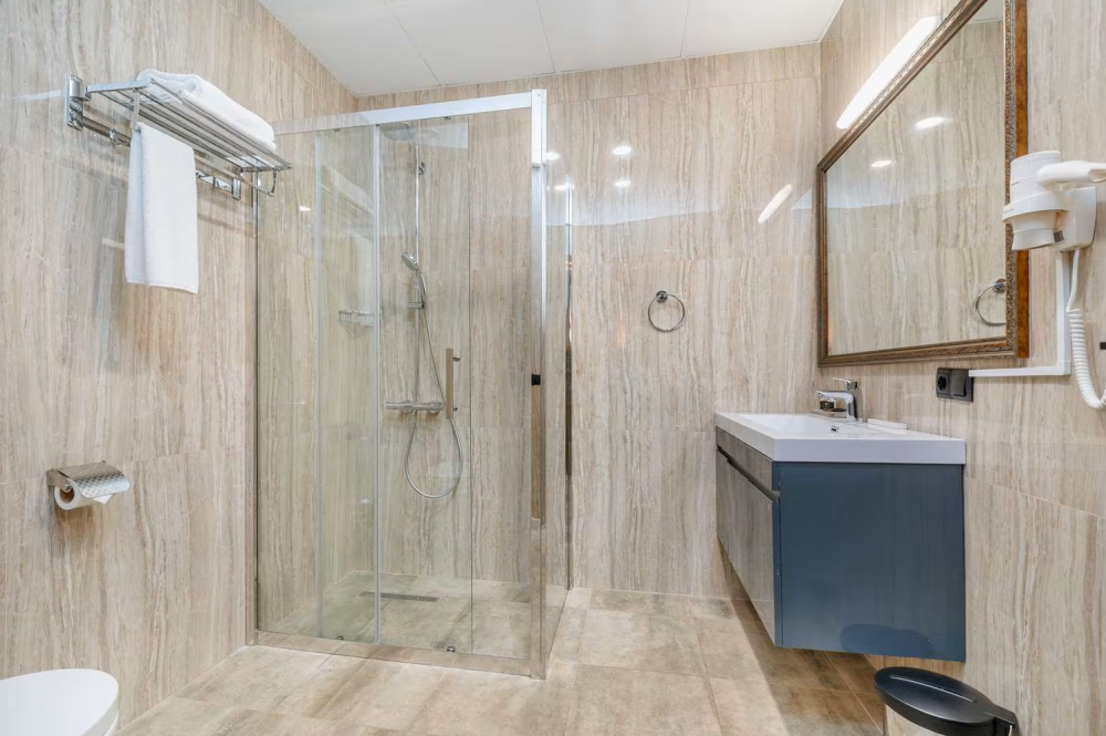 Barnovi Suite, Best Western Tbilisi City Center 4*
