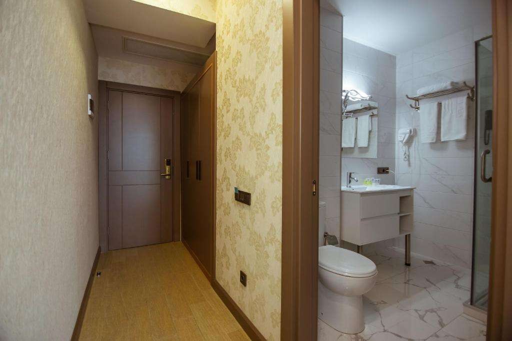 Executive Suite, New Wave 4*