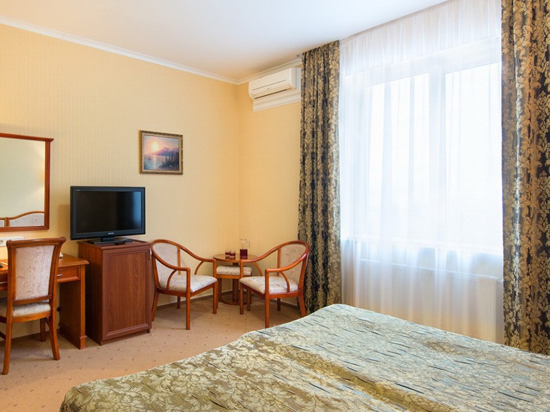 Стандарт, Три сини та донька 4*