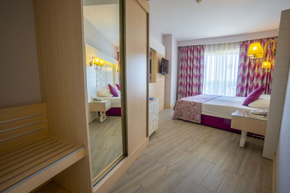 Family Room LV/SV, Sunmelia Beach 5*