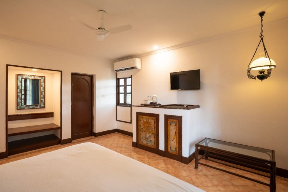Deluxe (AC Room), Coconut Grove Resort 4*